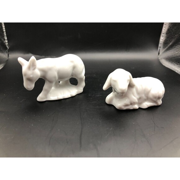 VINTAGE Colonial Candle of Cape Cod Nativity Scene White Porcelain 8 Piece - Picture 5 of 5